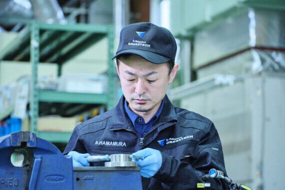 北川グレステックに入社した<br />
理由を教えてください 研磨、検査等の様々な装置の設計、組立、立上納品を自社でできるため、組立調整を担当する製造課で幅広い知識と経験が積めると考えました。